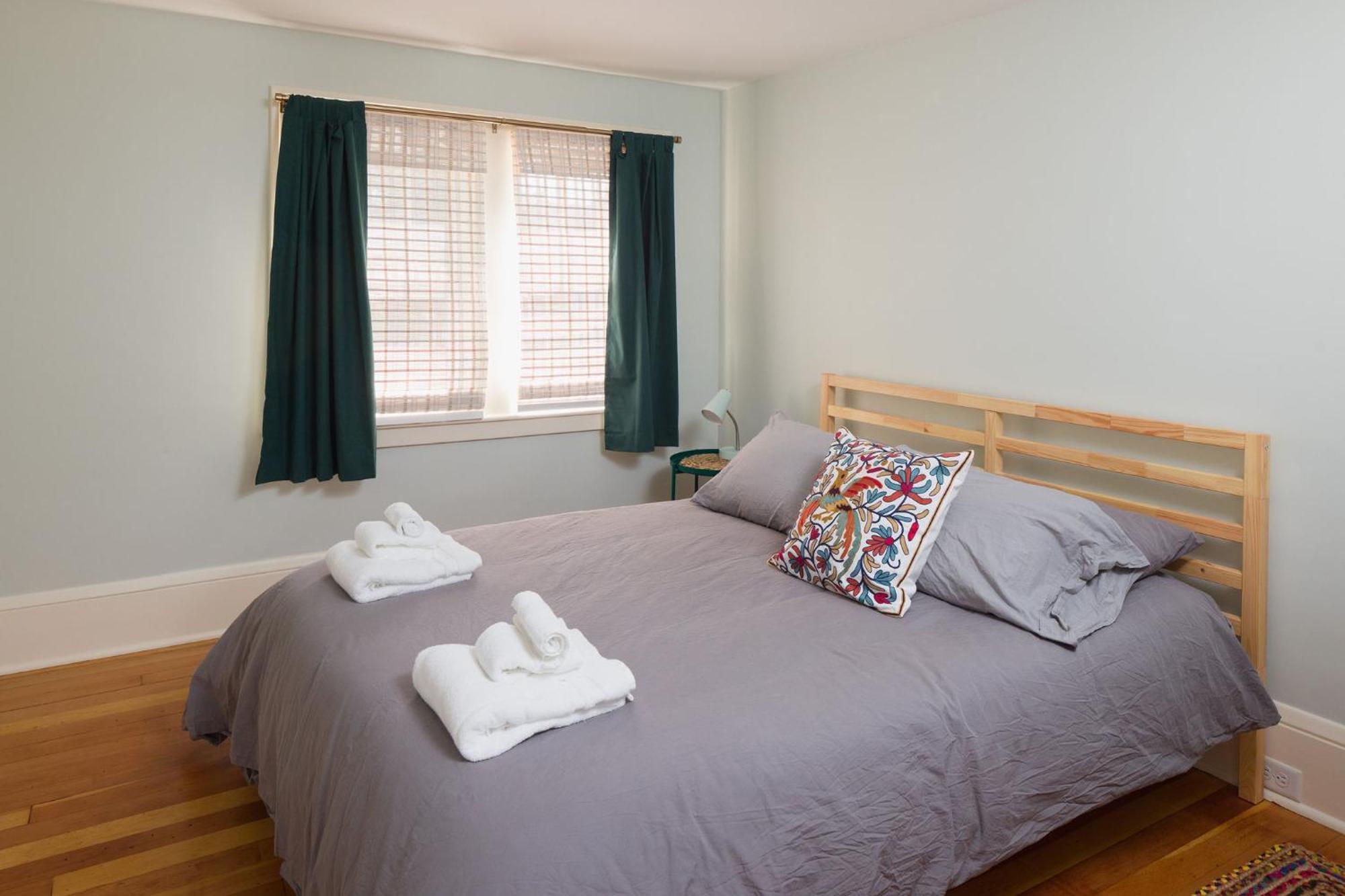 Queen City Bungalow & Cottages Burlington Exteriör bild