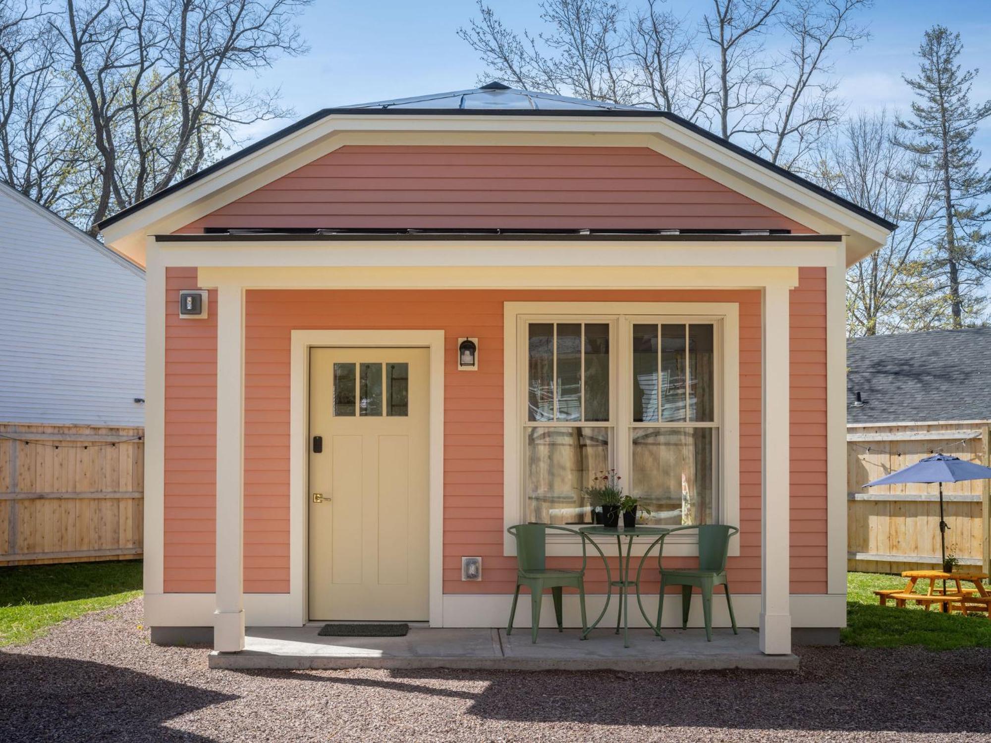 Queen City Bungalow & Cottages Burlington Exteriör bild