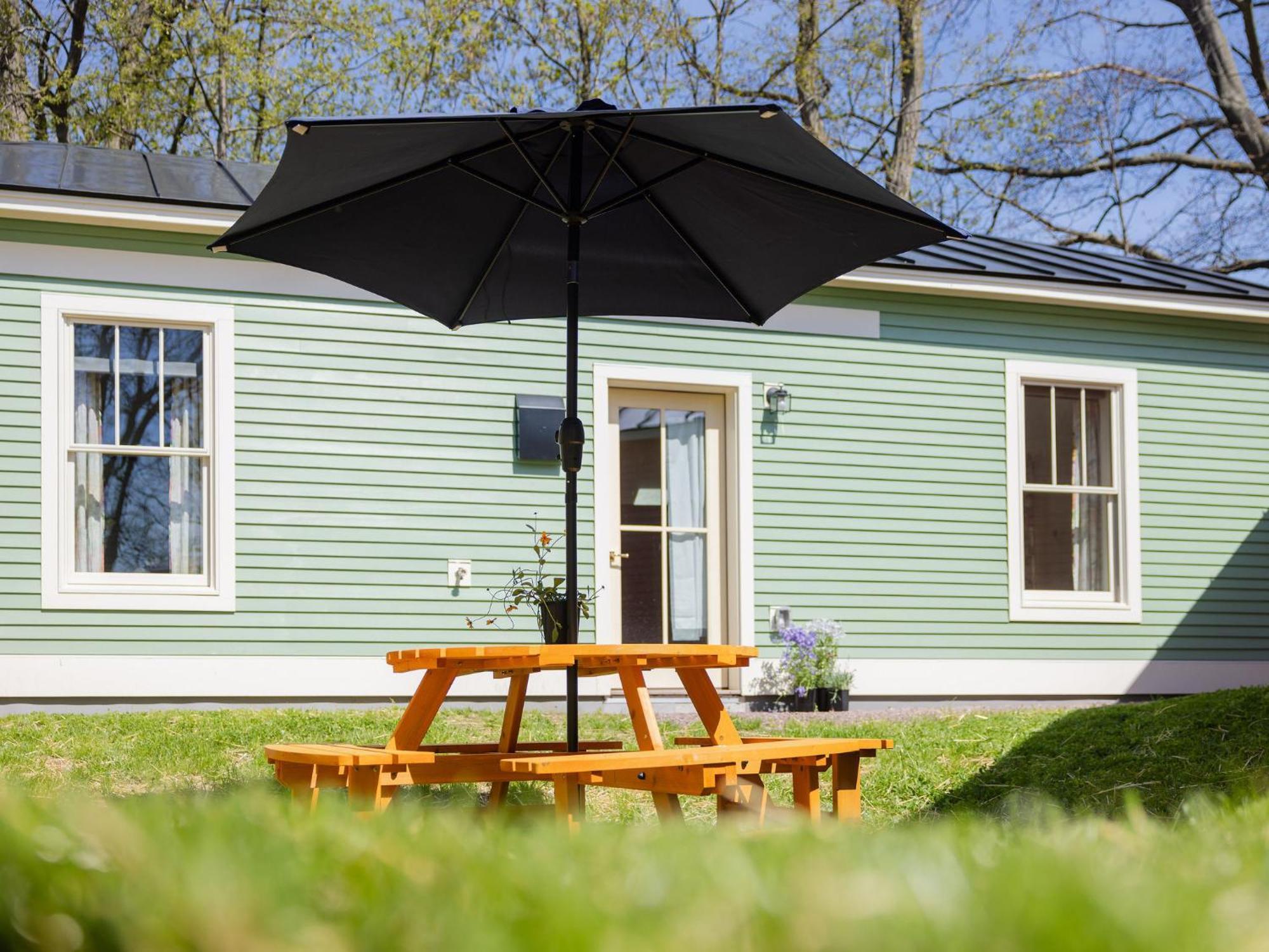 Queen City Bungalow & Cottages Burlington Exteriör bild