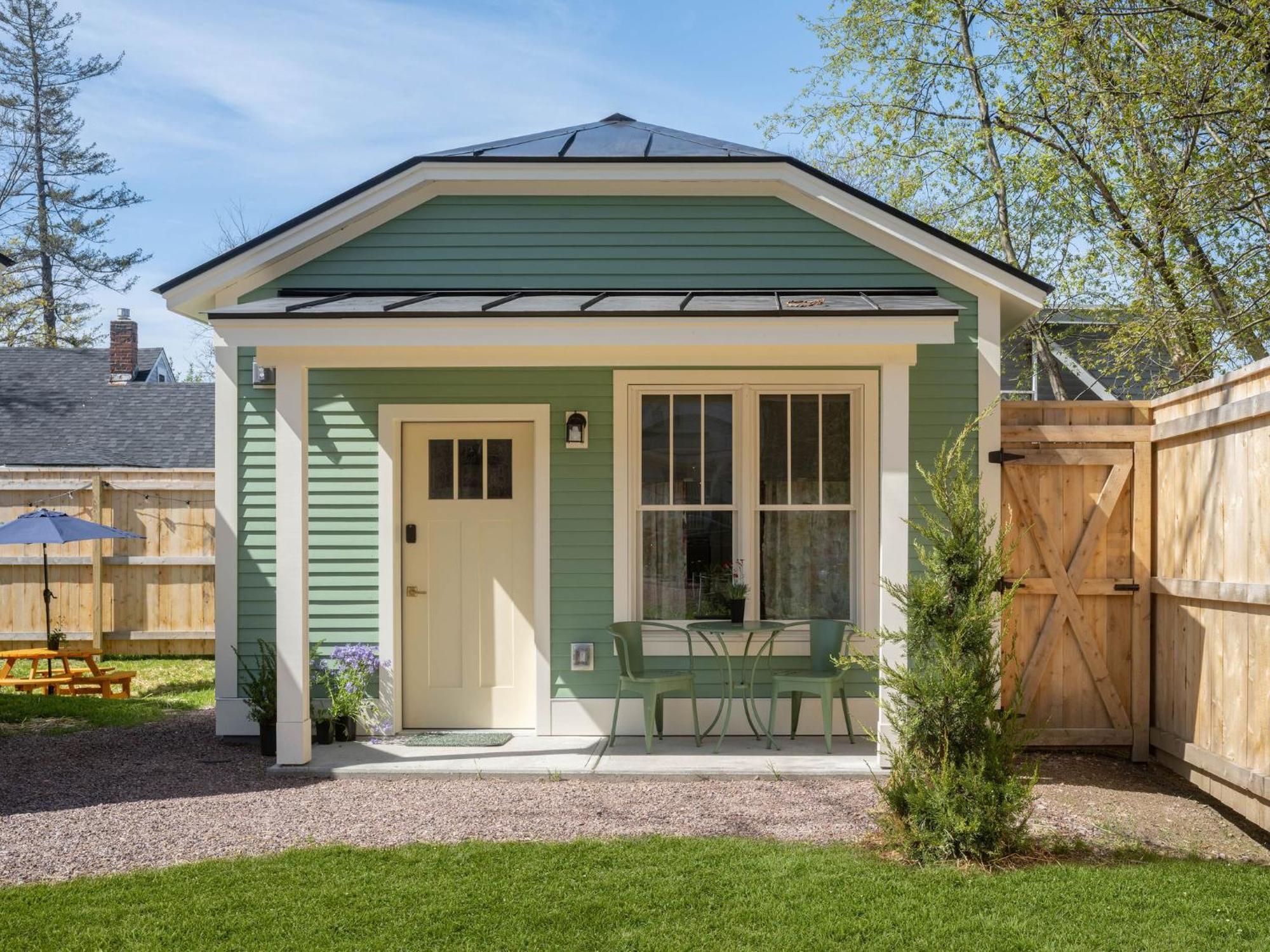 Queen City Bungalow & Cottages Burlington Exteriör bild
