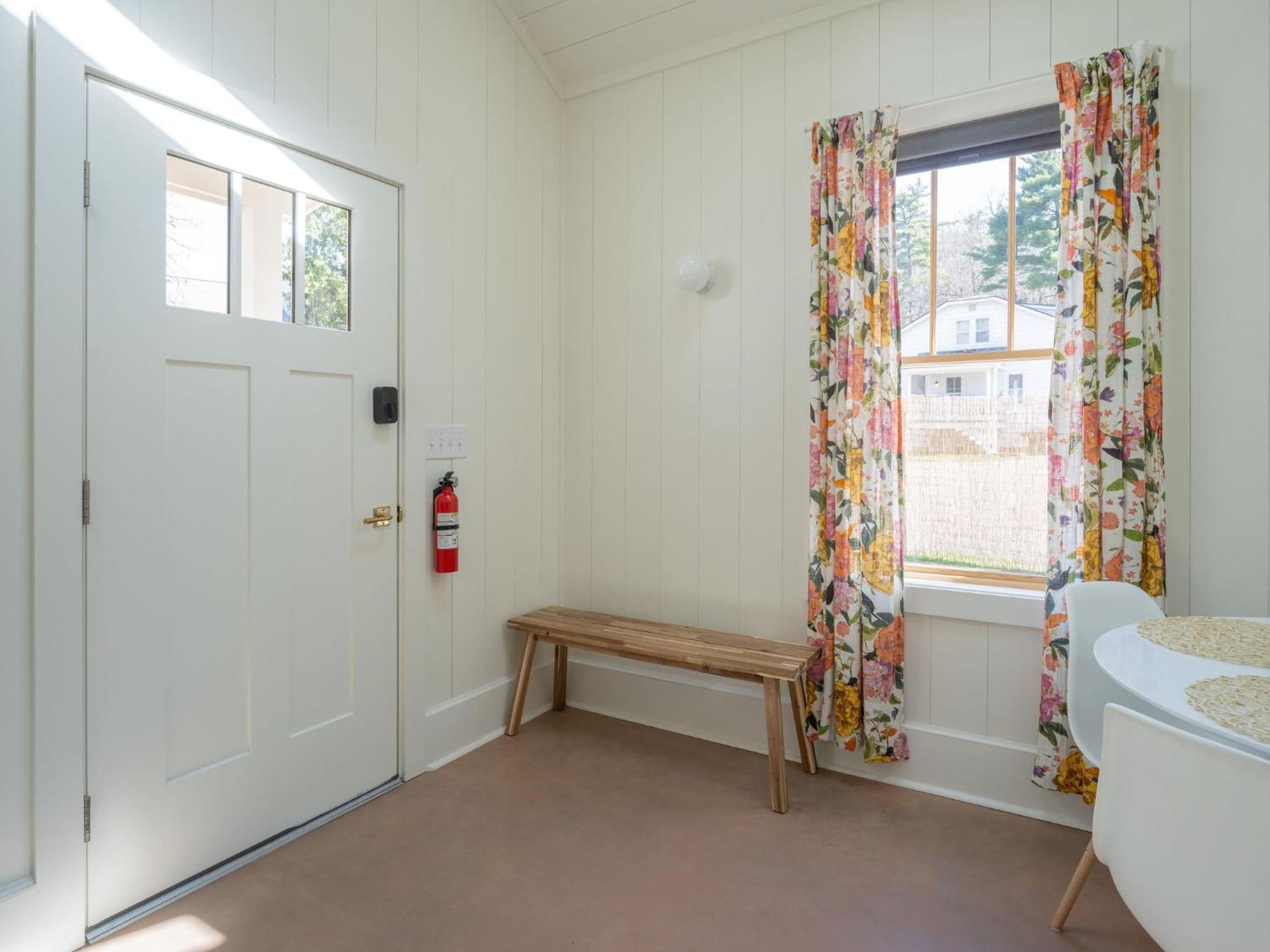 Queen City Bungalow & Cottages Burlington Exteriör bild