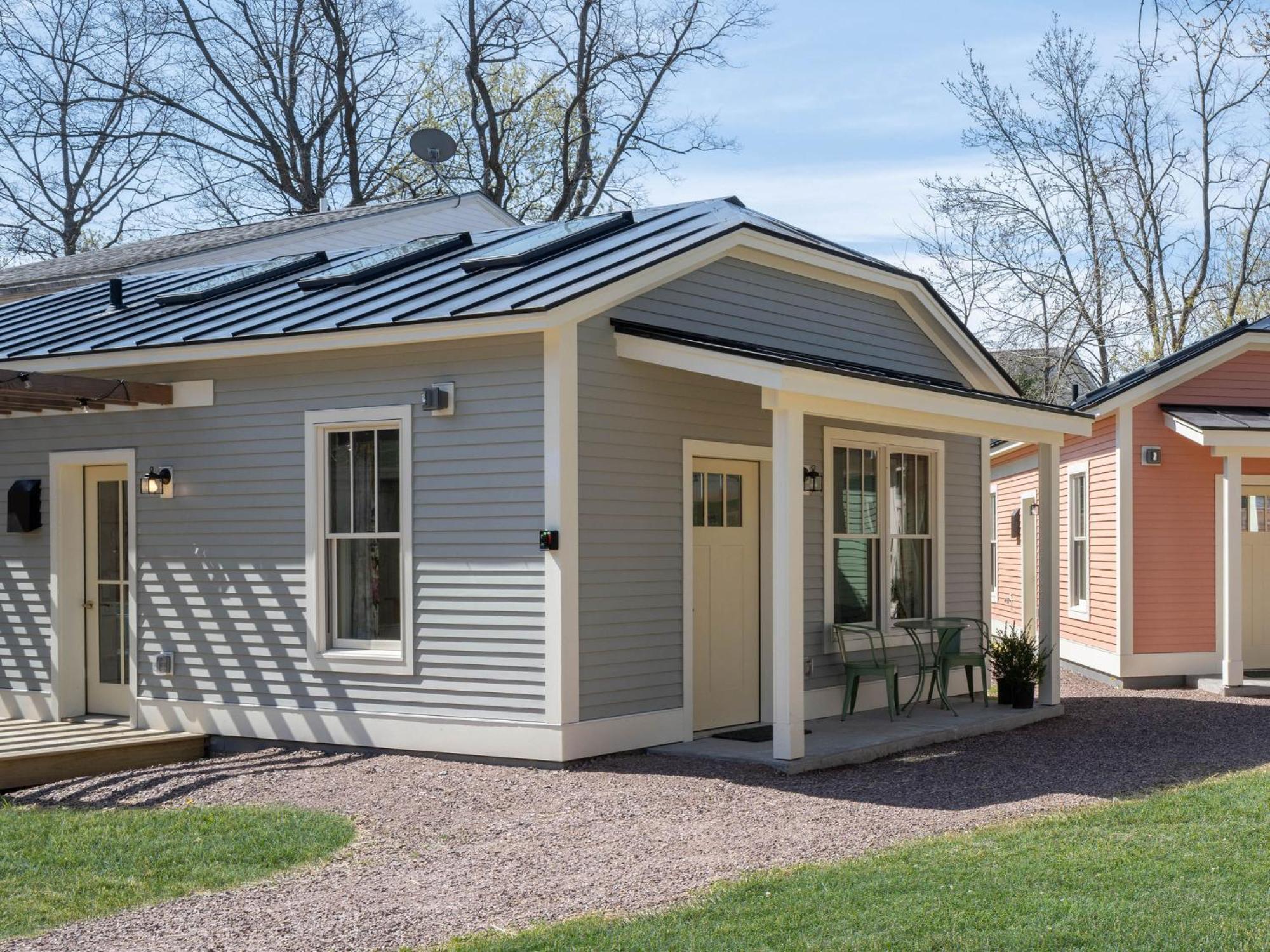 Queen City Bungalow & Cottages Burlington Exteriör bild