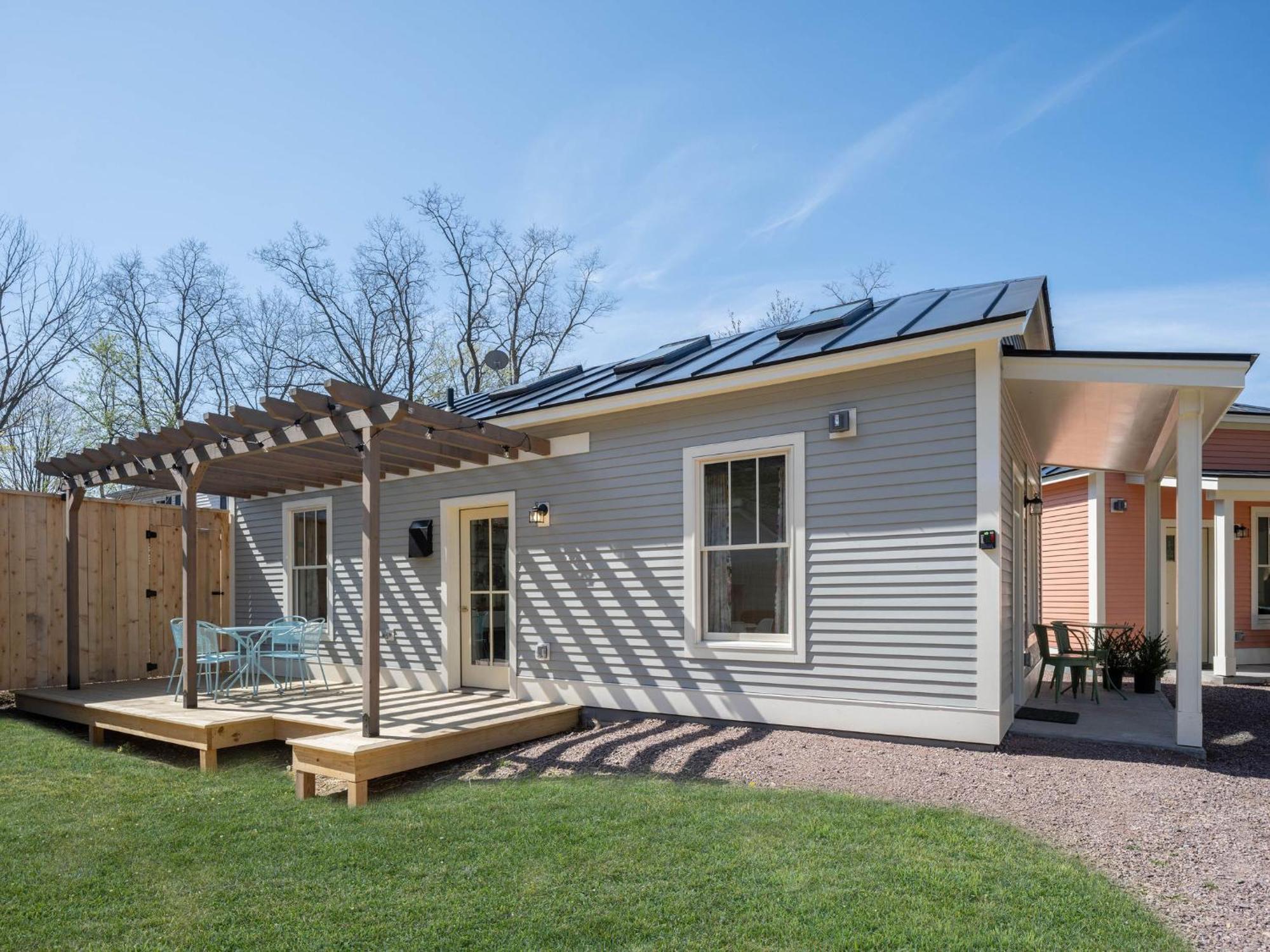 Queen City Bungalow & Cottages Burlington Exteriör bild