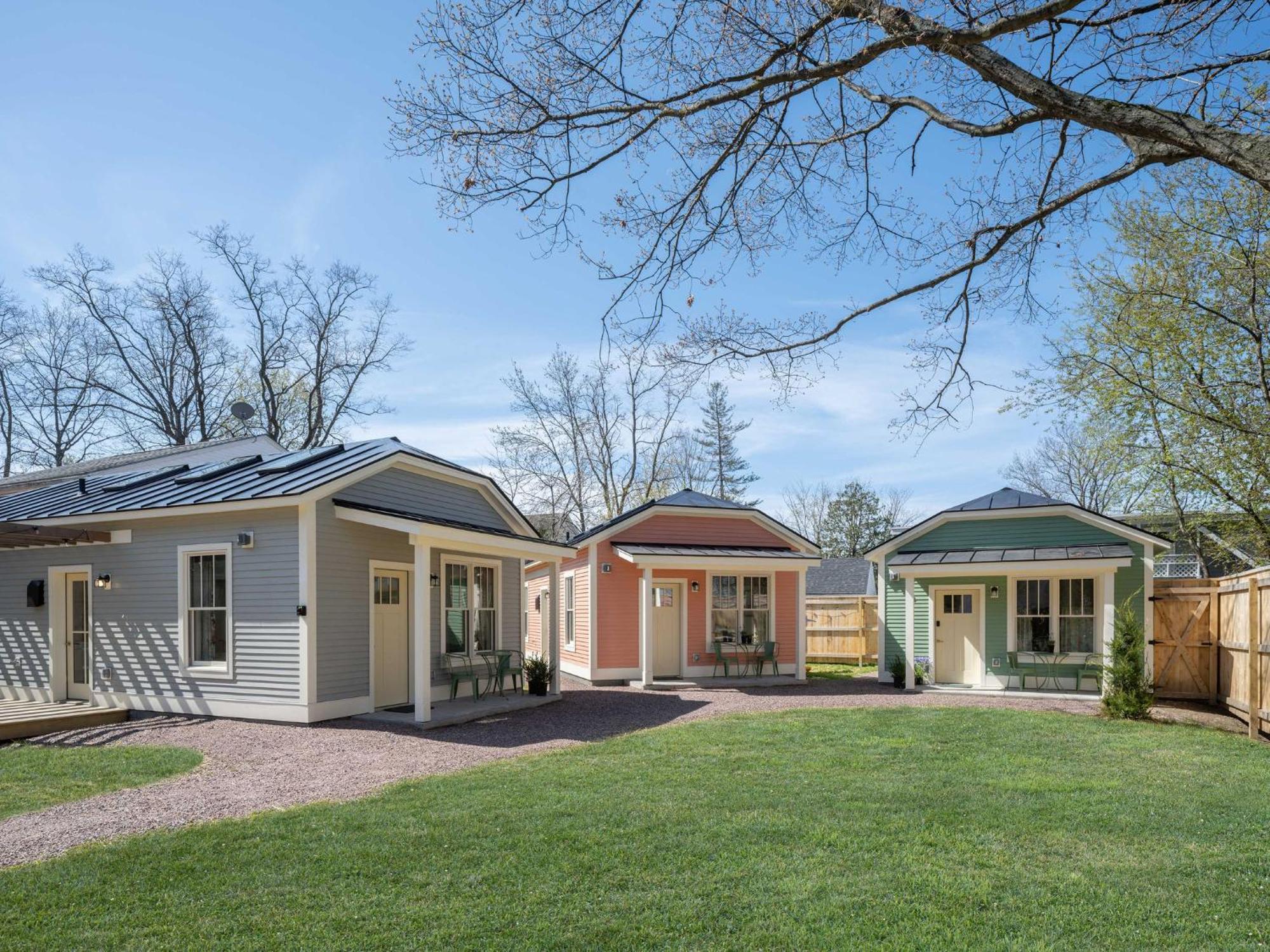 Queen City Bungalow & Cottages Burlington Exteriör bild