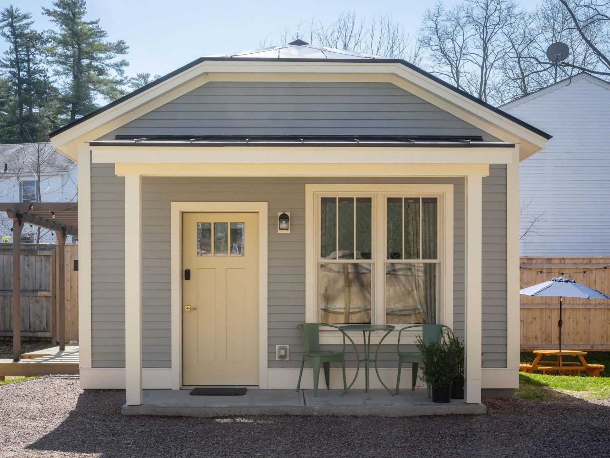 Queen City Bungalow & Cottages Burlington Exteriör bild